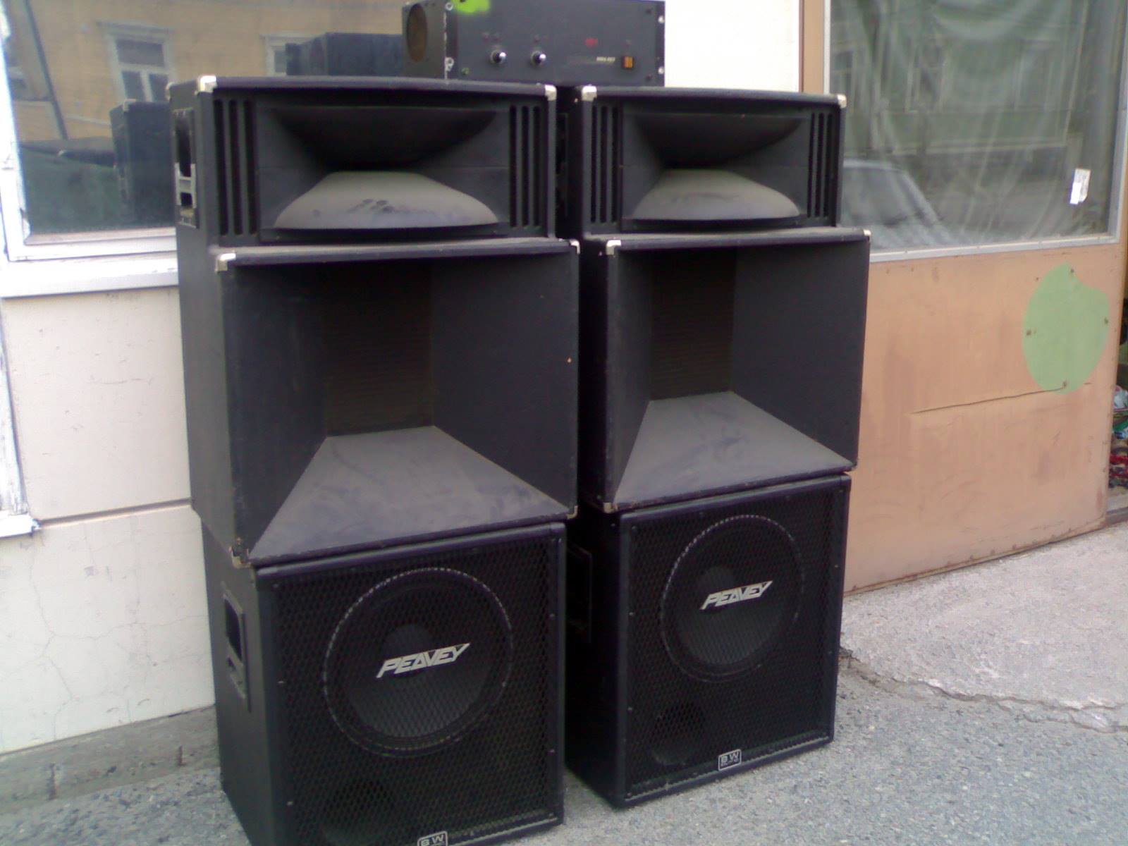 Kaiuttimet. Pakettihinta 900 € / TARJOA erikseen.